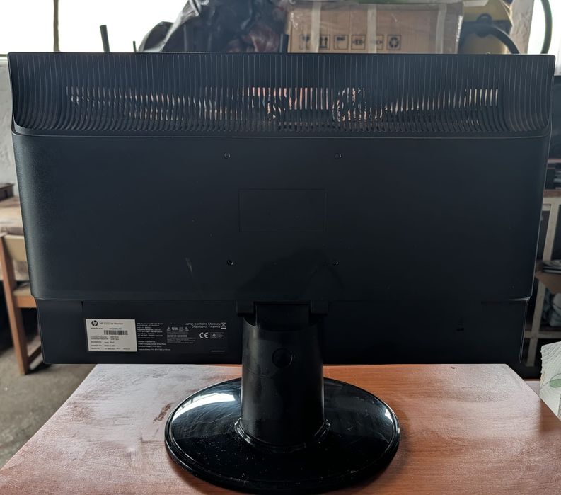 Secretaria mais computador a funcionar