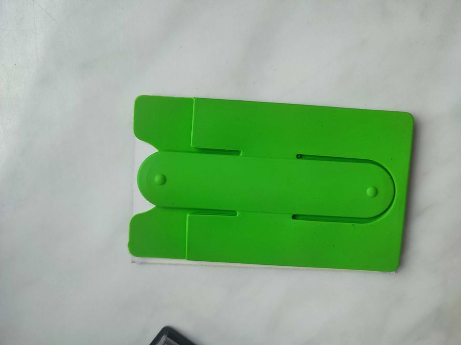 Naklejane etui/podstawka do telefonu 1szt