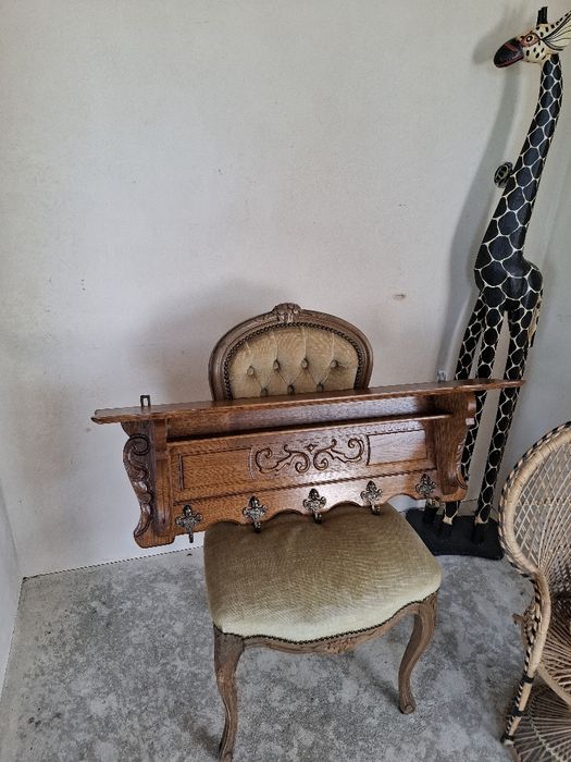Wieszak drewniany ścienny wieszak vintage z półką