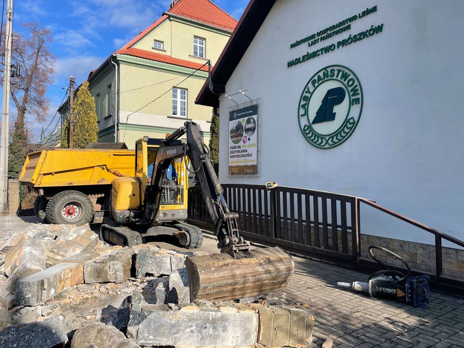Wyburzenia/ Rozbiórki/ Wywóz urobku/ Roboty ziemne