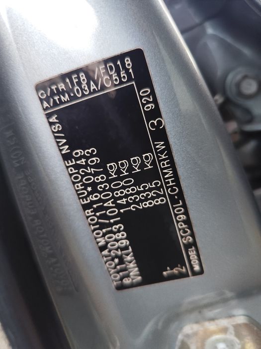 Toyota Yaris II lakier 1F8 maska