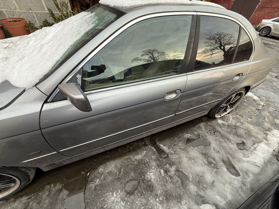 BMW E39 na części. Aspen silver / sterlinggrau  Drzwi przód, drzwi tył