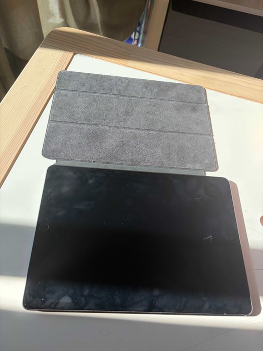 iPad 8.ª geração 32 GB Wi-Fi + Apple Pencil 1 + capa