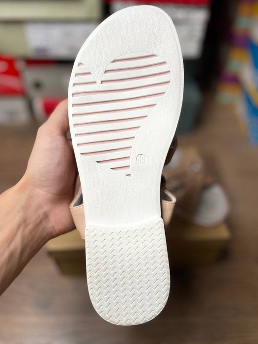 Босоніжки на дівчинку KidsWorld, розмір 40.