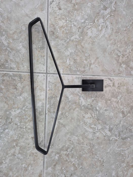 Cabide expositor preto - 30€