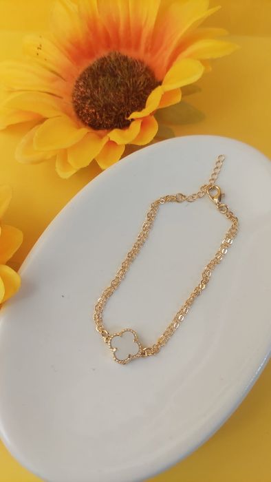 Pulseira luxo trevo branca folheado a ouro 19, semijoia de qualidade.