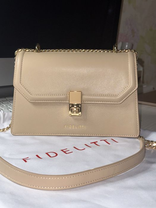 Сумка Fidelitti бежевий колір шкіряна