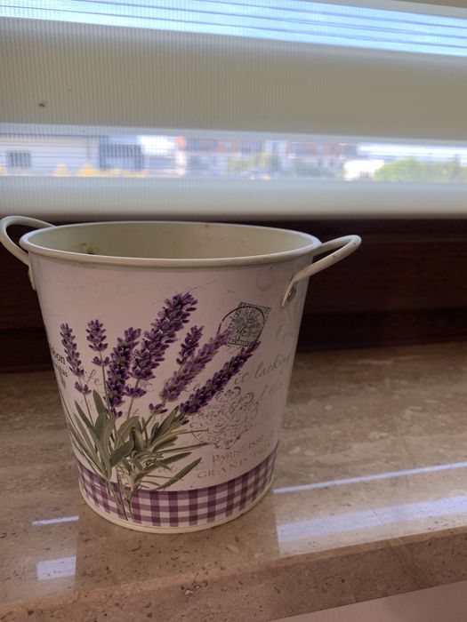 Ozdobna doniczka metalowa