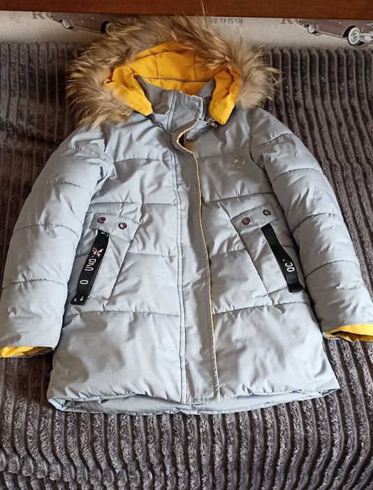 Продам зимове пальто на дівчинку