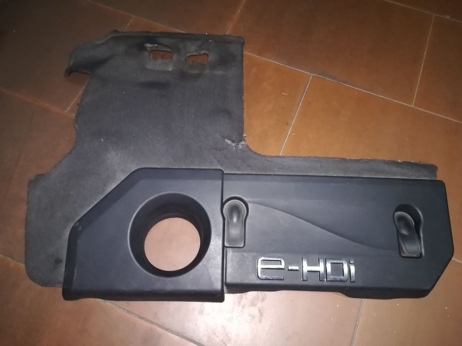 Tampa de motor Peugeot e Citroën