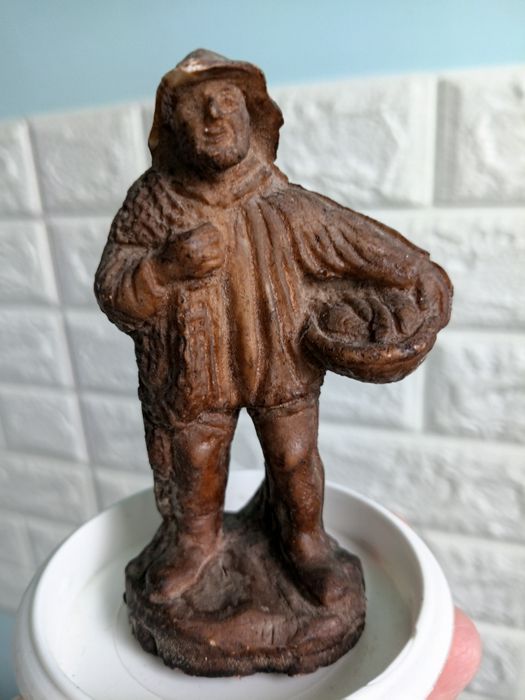 Статуетка рибака  з уловом. 
Матер