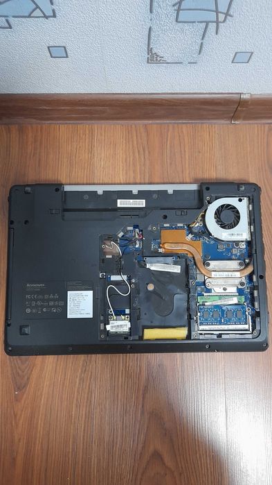 Продается ноутбук Lenovo IdeaPad Z565