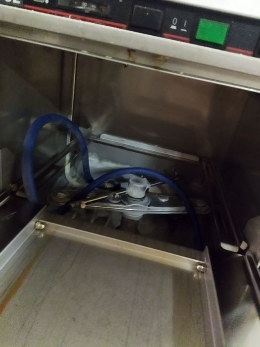 Máquina de lavar loiça de cafetaria.64285358318978121