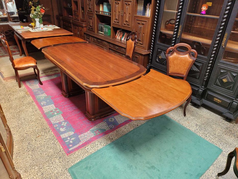 Exquisite extendable living room table – excellent condition64584264518145120