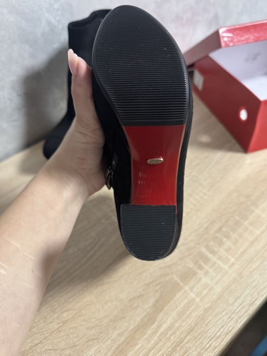 Ботинки замшеві на каблуку