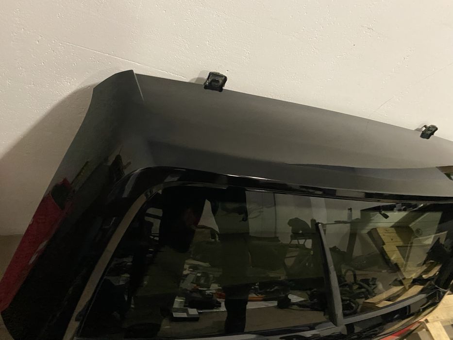 Ляда , кляпа , кришка багажника Rivian R1S Gen1