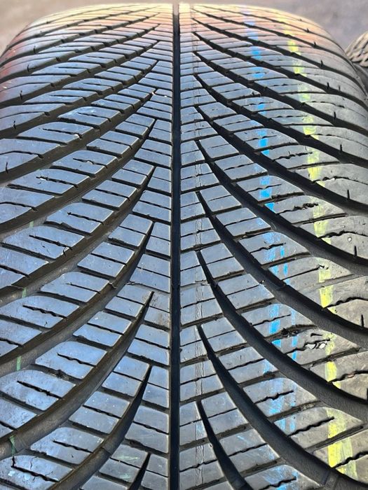 Шины бу 215 55 R 17 Goodyear vector4season всесезон резина комплект