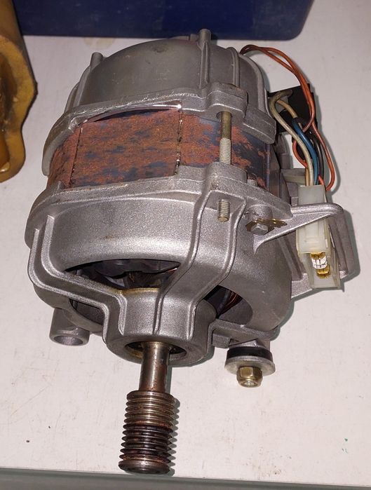 Vendo motor e duas placas de máquina lavar Candy.