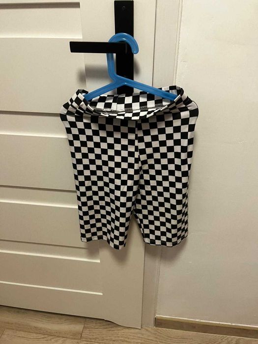 Krótkie legginsy biker w kratkę XSS czarno białe