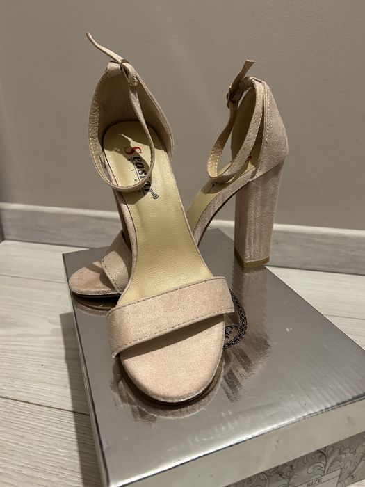 Buty na obcasie r 39 dl.wkl. 23,5-24 cm nowe
