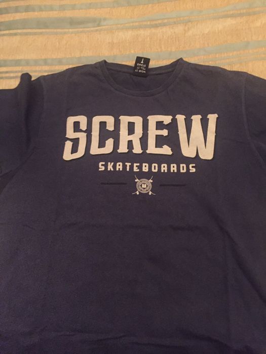 Camisola de manga curta. Em bom estado. Comorada na ericeira.