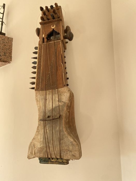 Sarangui intrumento musical Indiano muito antigo