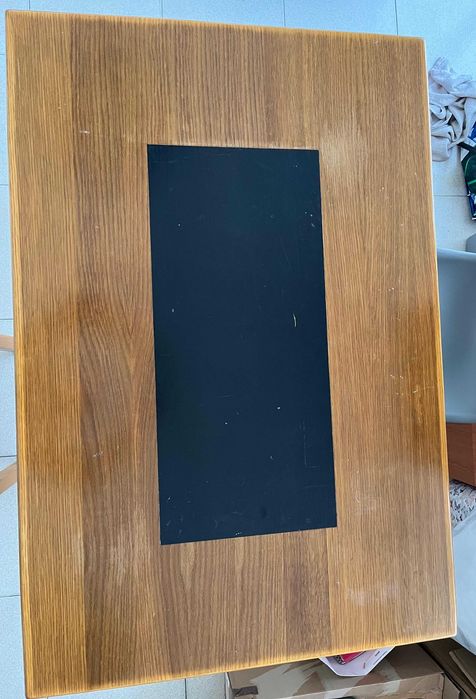 Mesa com quatro cadeiras