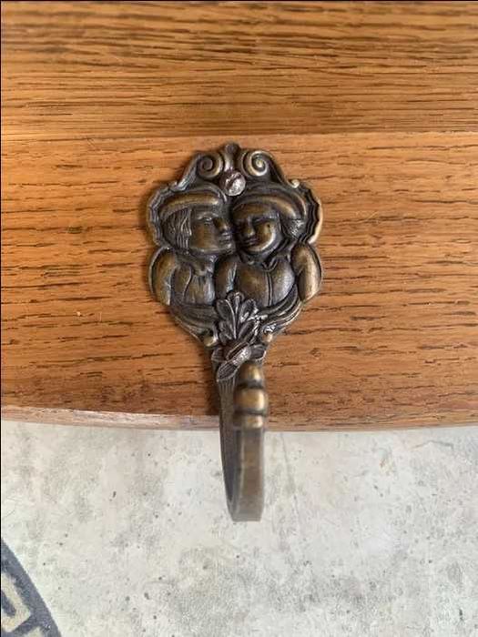 Деревянная полка. Дубовая полка. Кухонная полка