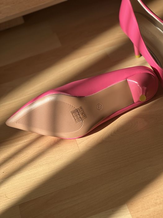 Czółenka . Szpilki