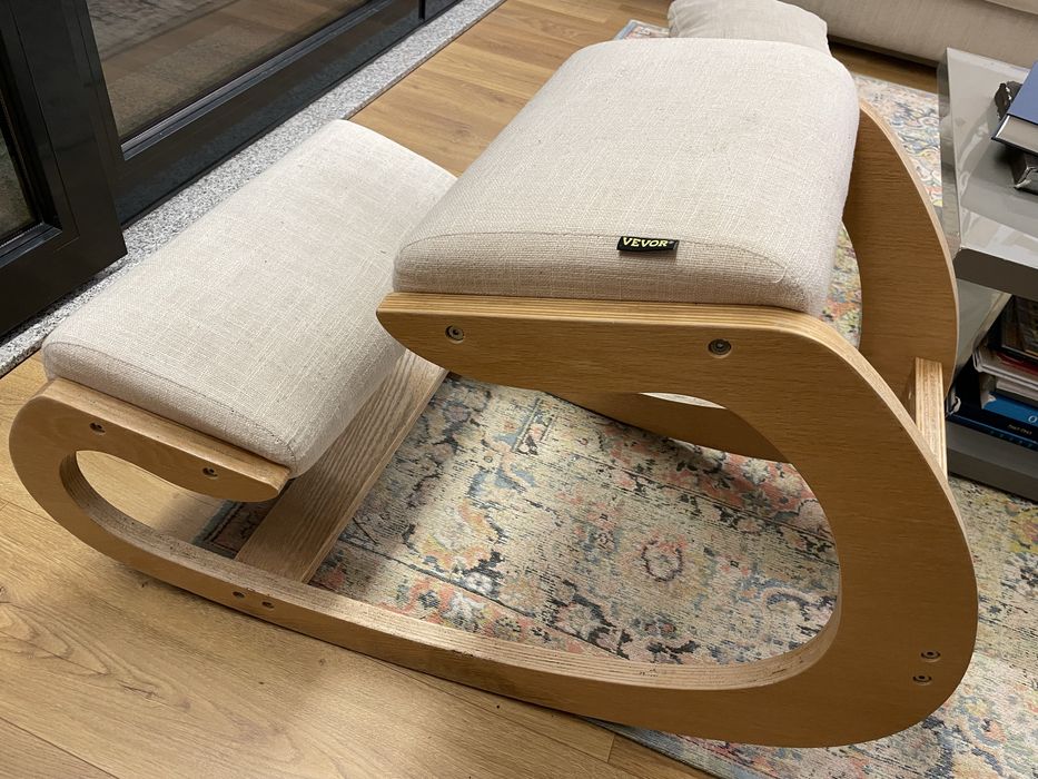 Cadeira de joelhos ergonómica