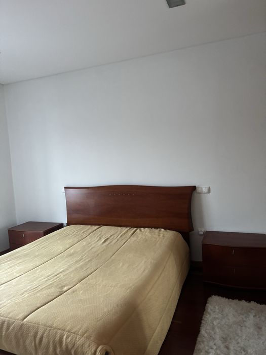 Mobiliário de quarto em madeira de cerejeira