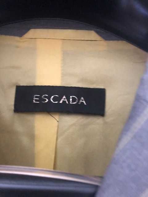 Elegante casaco Srª cinza, com riscas verde oliva, marca luxo Escada