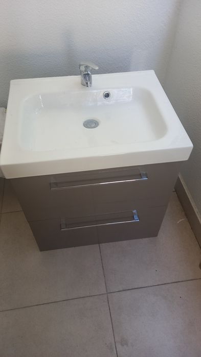 Móvel WC  com lavatório e torneira