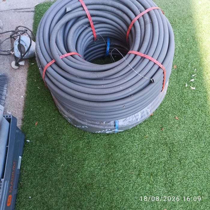 Tubo anelado/corrugado elétrico cinzento