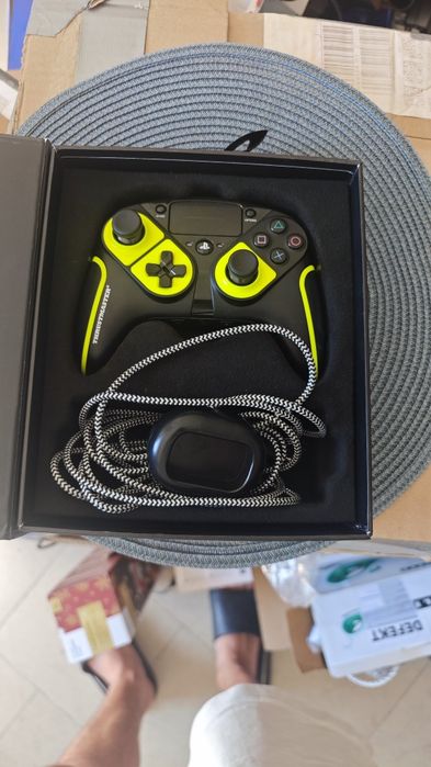 Дротовий геймпад Thrustmaster ESWAP Pro controller для PS4