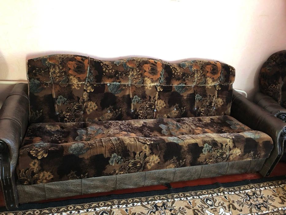 Диван і два крісла