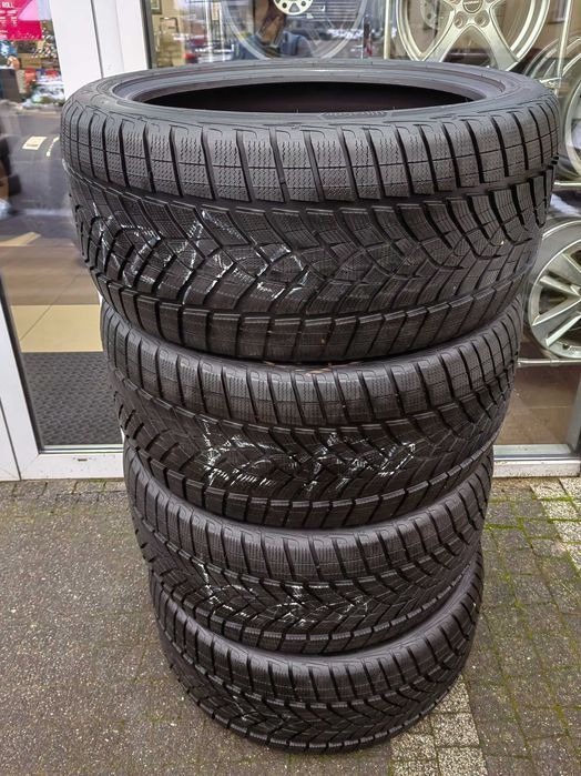 295/40R21 111V Goodyear Ultragrip Performance + 2021 SUV GLS KZ170