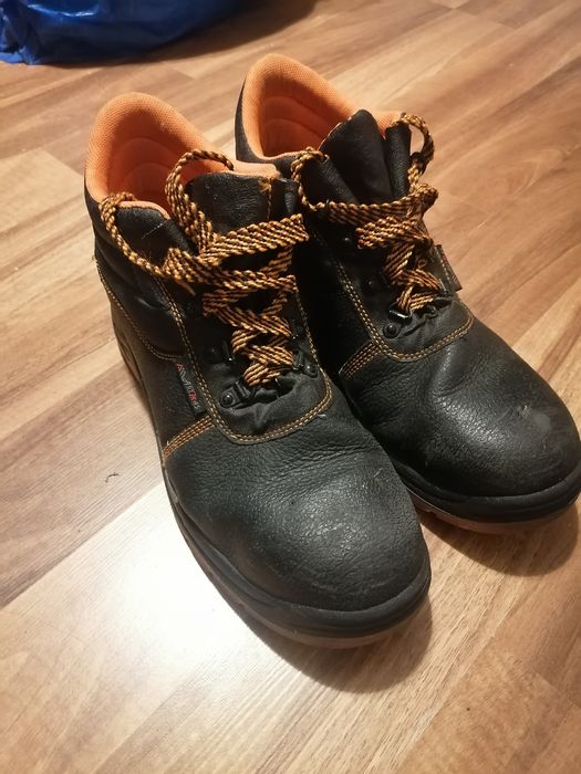 Buty robocze z metalowym noskiem