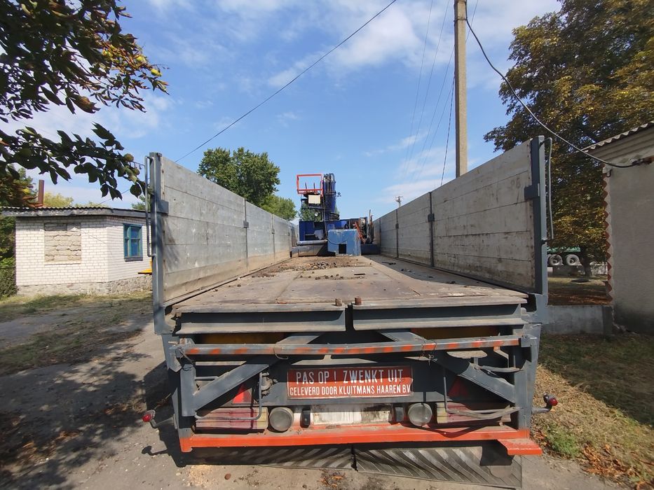 Продам Бортовий напівпричеп з краном-маніпулятора. Манипулятор