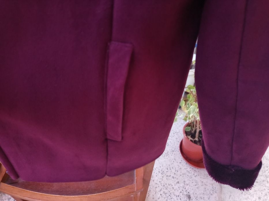 Casaco de pelo e pele artificial  com capuz 
Com