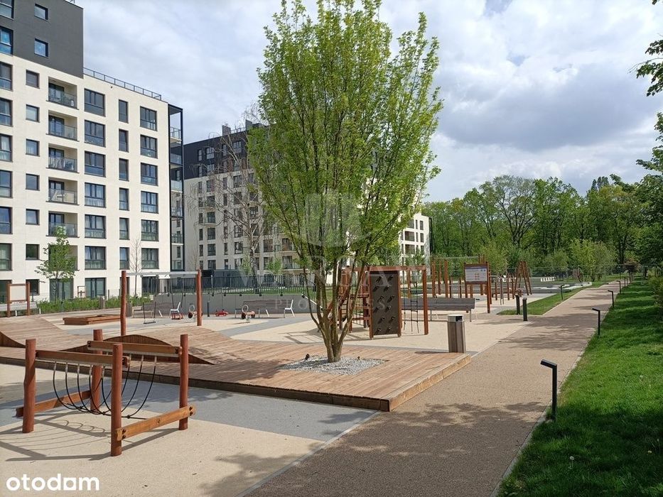 Redutowa: zupełnie nowe studio z balkonem