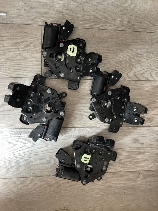 Tesla 3/y замок крышки багажника зад 1500604-cn-b