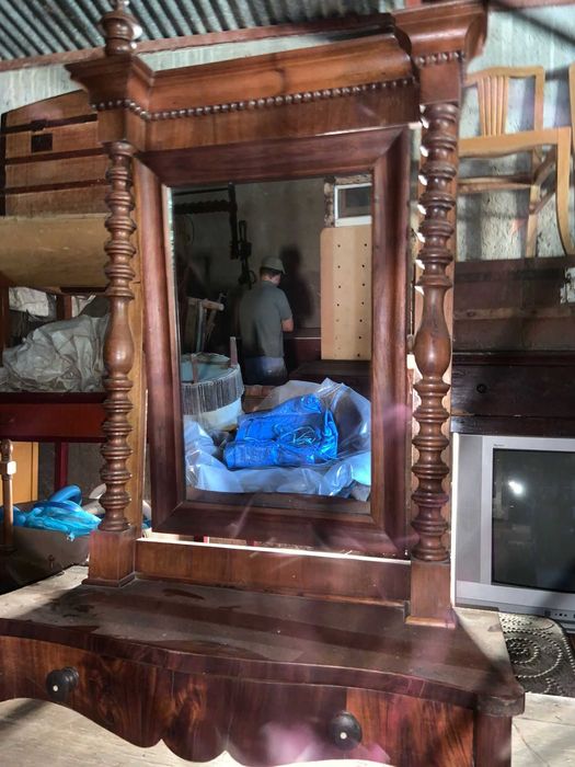 Espelho romantico muito antigo, boa madeira em excelente estado