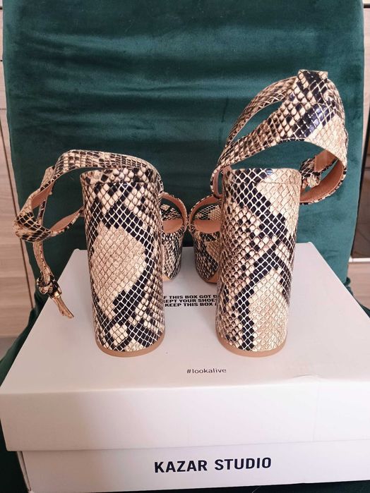 Sandały na koturnie Kazar