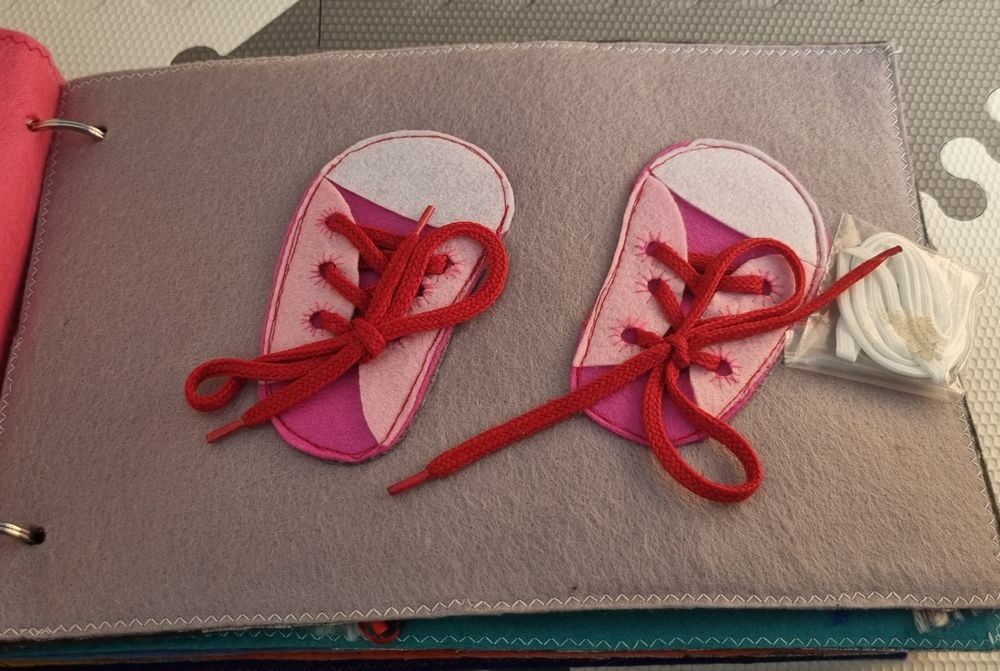 Filcowa sensoryczna książeczka