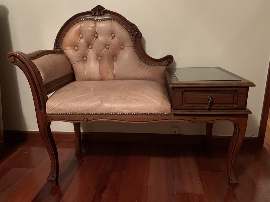 Mesa telefone com sofá