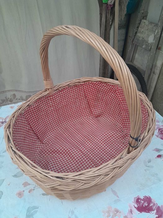 Várias Cestas de verga