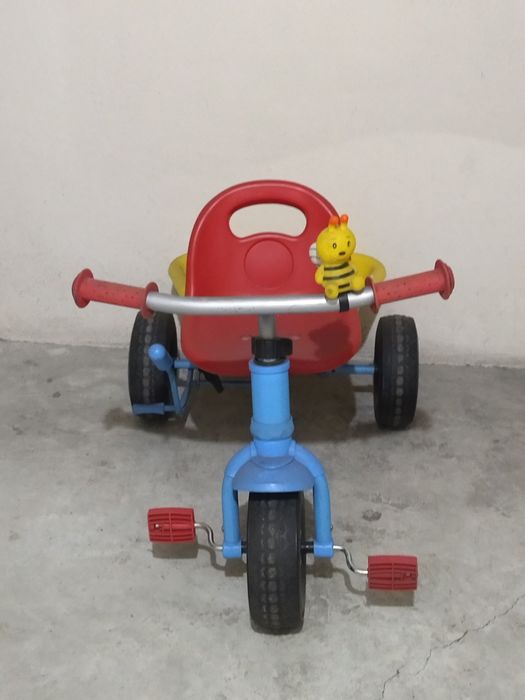 Triciclo da marca Chicco