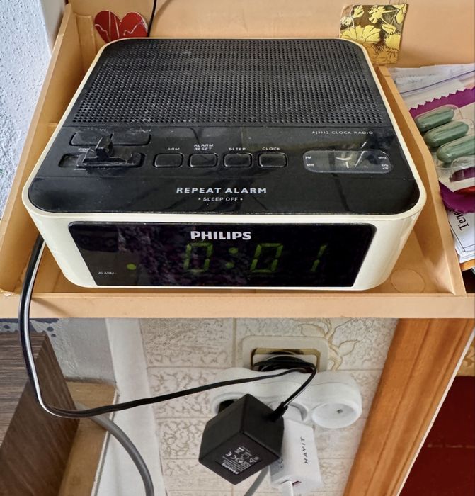 Продам FM радіо-годинник.