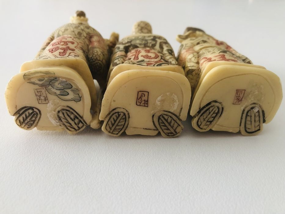 Figuras japonesas assinadas